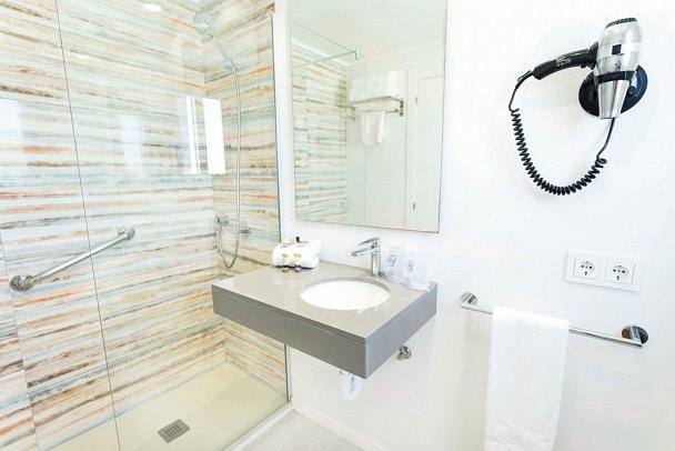 Parque Nereida Suites - Beispiel Bad (Zimmercodierungen JB1, JBM, WBP, WBN & WB2)