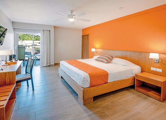 Coral Costa Caribe Beach Resort - Wohnbeispiel Deluxe Room (Zimmercodierung UDM)