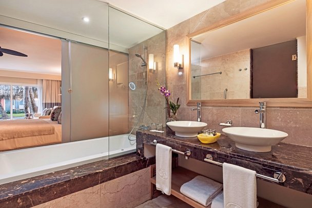 Grand Palladium Palace Resort & Spa - Beispiel Bad Junior Suite (Zimmercodierungen JBG, UDC, UDG & WDG)