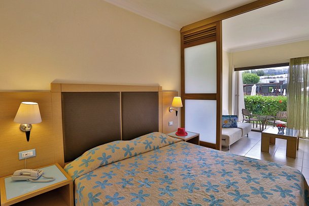 Sol by Meliá Cosmopolitan Rhodes - Wohnbeispiel Familienzimmer Gartenblick (Zimmercodierung FBG)