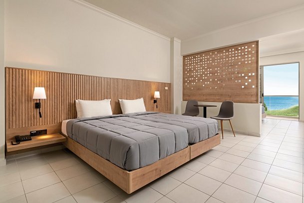 Kresten Palace Hotel - Wohnbeispiel Familienzimmer Meerblick (Zimmercodierung FBM)