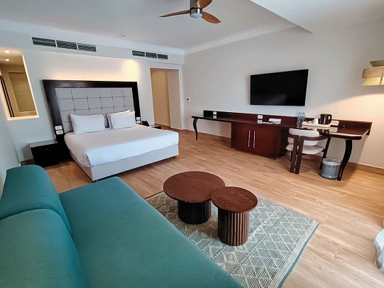 Diamond Beach by Pearl Resort - Wohnbeispiel Suite Deluxe Meeresfront Swim Up mit Verbindungstür 2 Bäder (Zimmercodierung WDQ)