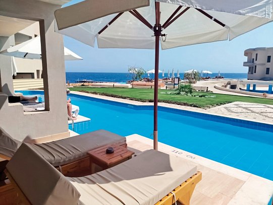 Diamond Beach by Pearl Resort - Beispiel Terrasse Suite Swim Up Meeresfront (Zimmercodierung WSQ)