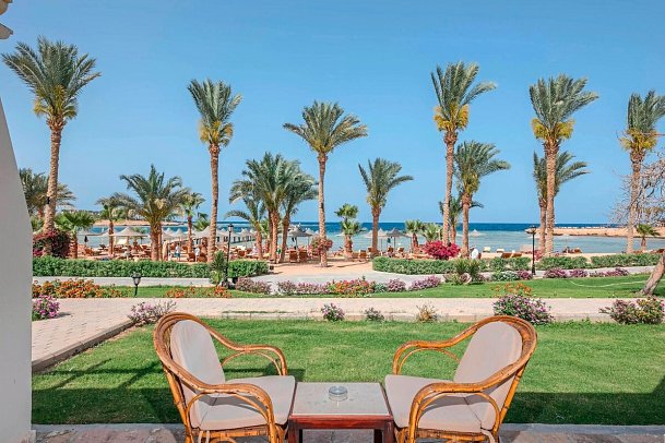 Royal Brayka Resort - Beispiel Terrasse Doppelzimmer Deluxe Meeresfront (Zimmercodierungen DDO & DCO)