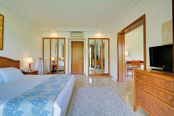 Aegean Melathron - Wohnbeispiel Suite Meerblick (Zimmercodierung WBM)