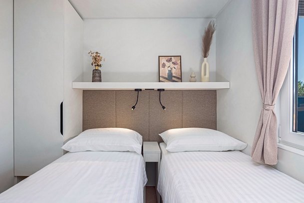 Pinadria Camping Resort - Wohnbeispiel Mobilheim Premium Holiday Home (Zimmercodierung CM1)