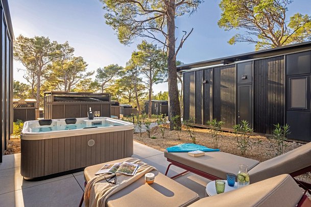 Pinadria Camping Resort - Beispiel Terrasse Mobilheim Premium Glamping Escape (Zimmercodierung CM2)