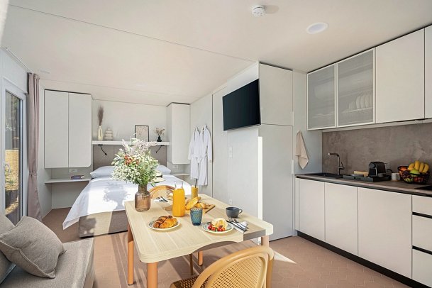 Pinadria Camping Resort - Wohnbeispiel Mobilheim Glamping Escape (Zimmercodierung CB1)