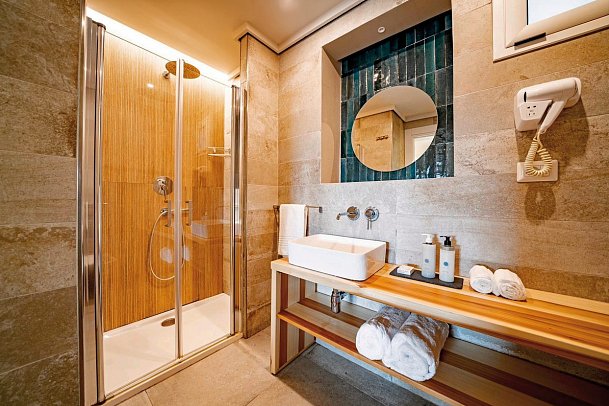 Villaggio Baia d'Ercole - Hotel - Badezimmer Doppelzimmer Superior (Zimmercodierung DS1)