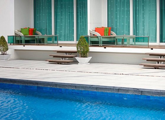 KC Beach Hotel Samui - Wohnbeispiel Deluxe Pool View (Zimmercodierung UDP)