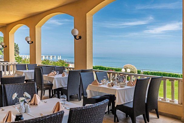 HVD Riviera Beach Hotel