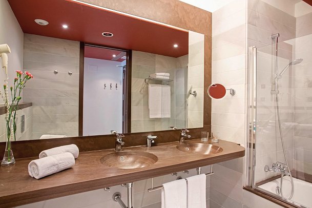 Hipotels Gran Conil - Badbeispiel Familienzimmer (Zimmercodierung FB1)