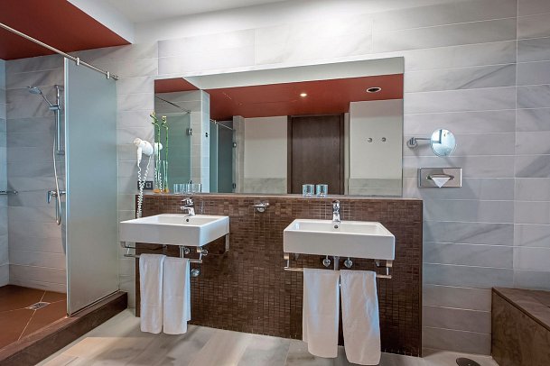 Hipotels Gran Conil - Badbeispiel Juniorsuite Meerblick (Zimmercodierung JBM)