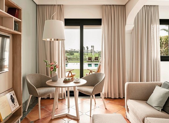 Palacio de Sancti Petri Gran Meliá - Wohnbeispiel Doppelzimmer Red Level Poolzugang (Zimmercodierungen DX2 & DX3)