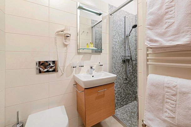 Olympia - Beispiel Bad Doppelzimmer Superior (Zimmercodierung DS1)