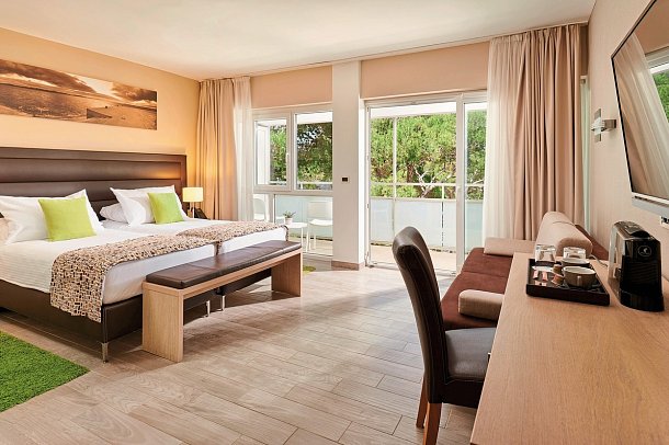 Pinija - Wohnbeispiel Familienzimmer Premium Parkblick (Zimmercodierung FMG)