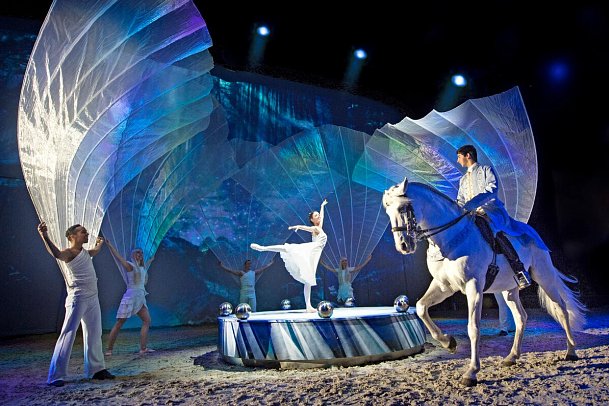 CAVALLUNA - Die Farben des Lebens - Show CAVALLUNA