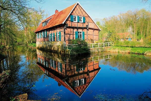 Europas Wasserwege mit VIVA Ruby - Nebengebäude des Schlosses Dinklage