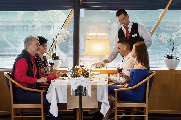 MS Primadonna Weihnachtsgans Fahrt Bratislava