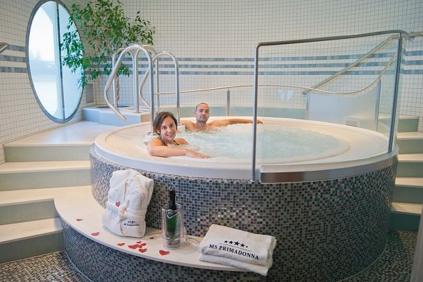 MS Primadonna Budapest Pecs für Hobby Historiker