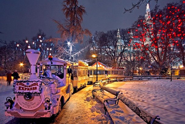 MS Primadonna - Stimmungsvolle Adventmärkte - Bummelzug im Winter Wiener Rathaus