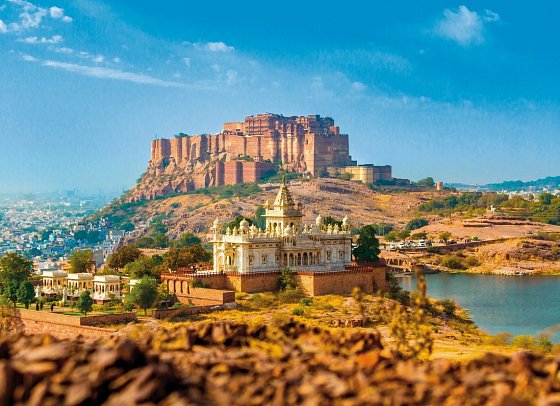 Rundreise Indien - Magisches Rajasthan & Taj Mahal - Jodhpur, Meherangarh Fort mit Jaswant Thada im Vordergrund