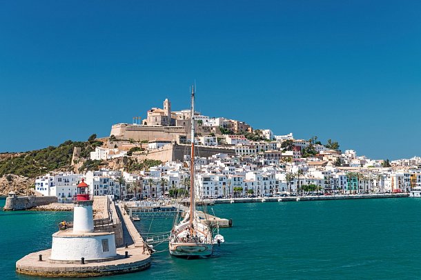 Westliches Mittelmeer mit Costa Smeralda - Ibiza-Stadt