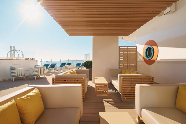 Westliches Mittelmeer im Winter mit Costa Toscana