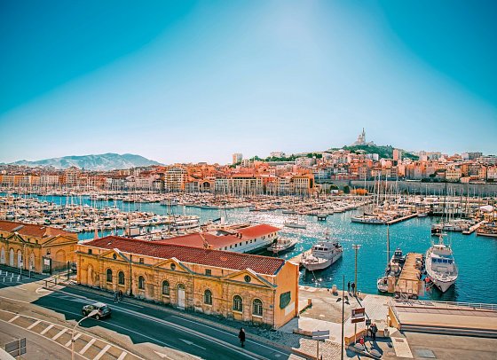 Der Wintersonne entgegen mit Costa Pacifica - Marseille