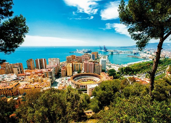 Der Wintersonne entgegen mit Costa Pacifica - Málaga