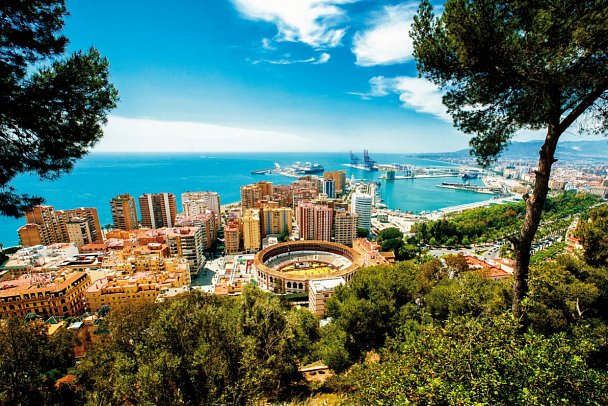 Der Wintersonne entgegen mit Costa Pacifica - Málaga