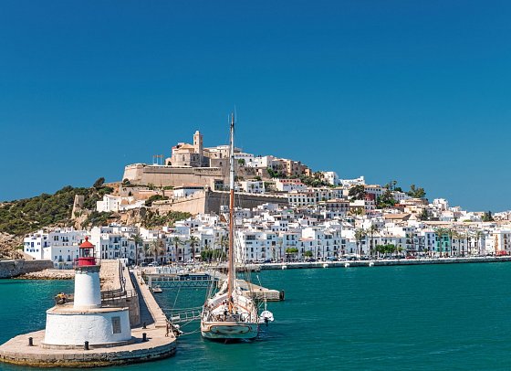 Westliches Mittelmeer mit Costa Smeralda - Ibiza-Stadt