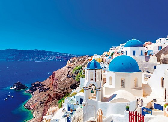 Antike Stätte im Mittelmeer mit Costa Favolosa - Oia, Santorin