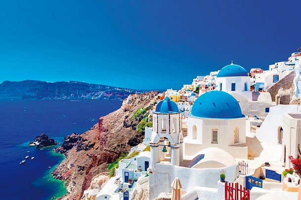 Antike Stätte im Mittelmeer mit Costa Favolosa - Oia, Santorin