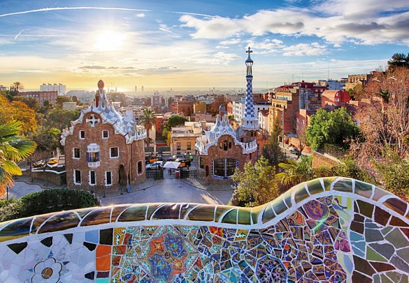 Antike Stätte im Mittelmeer mit Costa Favolosa - Barcelona, Park Güell