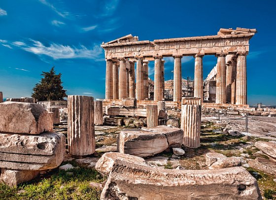 Antike Stätte im Mittelmeer mit Costa Favolosa - Akropolis Athen