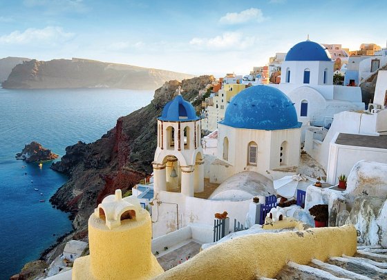 Grosse Mittelmeerkreuzfahrt mit Costa Serena - Oia auf Santorin