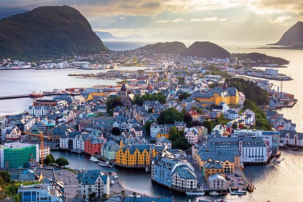Norwegische Fjorde mit Costa Favolosa - Ålesund