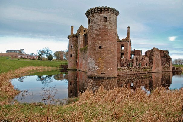 Grossbritannien mit Costa Favolosa - Caerlaverok Castle