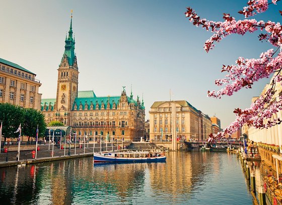Metropolen & Südnorwegen mit AIDAnova - Rathaus und Alster