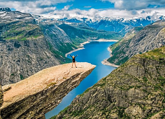 Norwegens Welterbe mit AIDAnova - Trolltunga