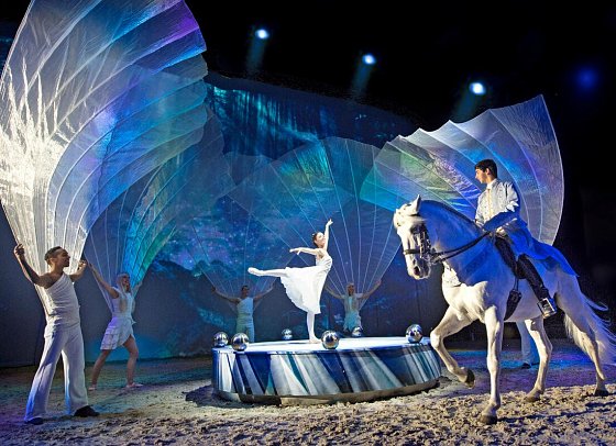 CAVALLUNA - Die Farben des Lebens - Show CAVALLUNA