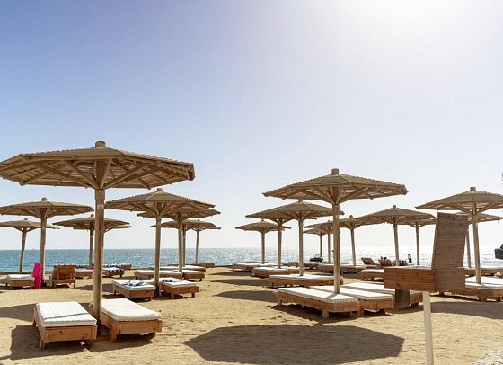 Nilkreuzfahrt & Baden in Hurghada - Strand beim Hotel