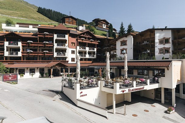 Hotel Klausnerhof - Außenansicht Hotel Sommer