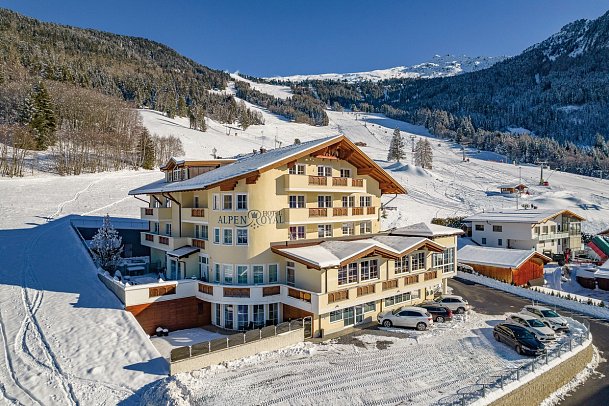 Alpen Royal - Außenansicht Hotel Winter