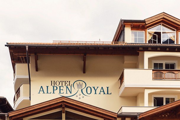 Alpen Royal - Außenansicht Hotel Sommer