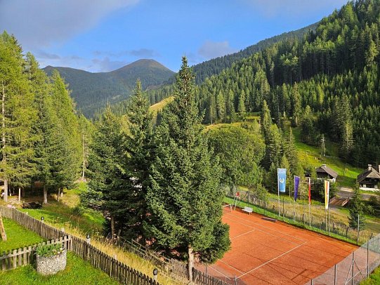 Familienhotel Nockalm - Tennisplatz