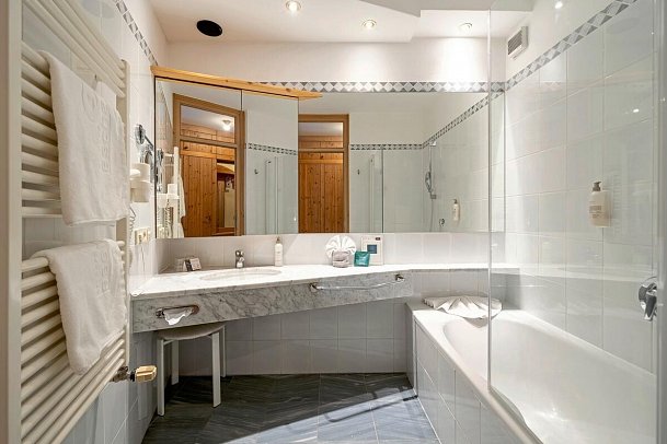 Naturhotel Ortners Eschenhof - Beispiel Bad Doppelzimmer Superior (Zimmercodierung DS1)