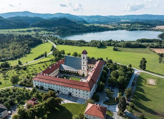 Stift St. Georgen - Stift und Längsee
