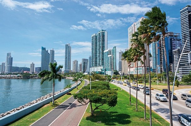 Panamakanal mit Norwegian Bliss - Panama City